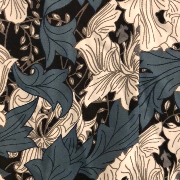 🍀4 for $25🍀 

Cold shoulder blouse - Picture 9 of 12